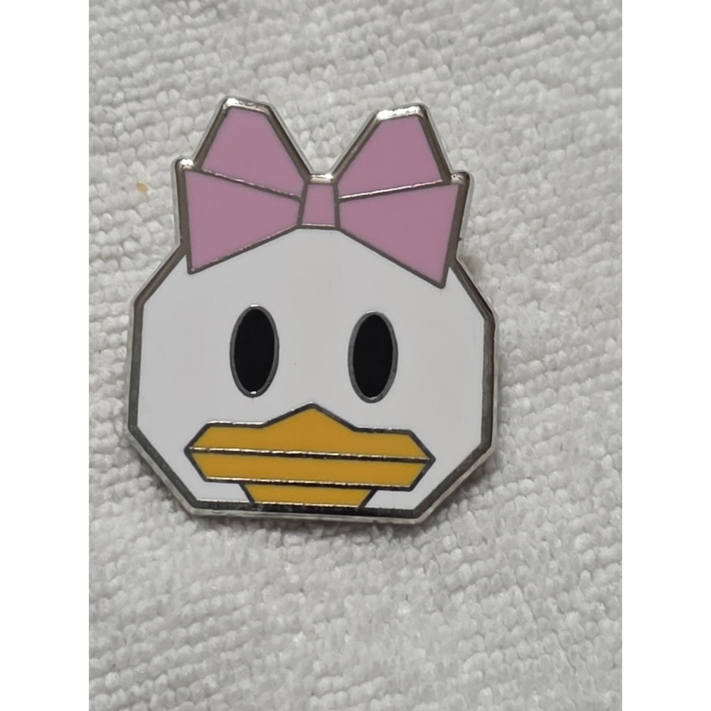 Disney pin 132023 Daisy Duck origami paper folding cutie emoji japanese bow